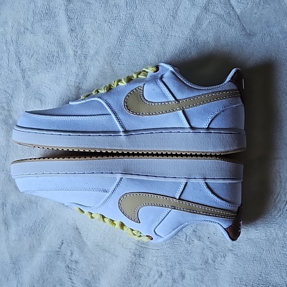 Nike - Picture 4 of 8